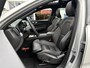 Volvo XC60 2.0 T6 Plug-in hybrid AWD Ultimate Dark | Long Range | Bowers & Wilkins audio | Luchtvering | Trekhaak | 360 camera | Stoel- en stuurverwarming | Adaptive cruise control |