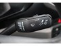 Volkswagen Crafter 35 2.0 TDI L3H3 Highline 140PK / 103kW DSG, NL auto, nieuw door ons geleverd en onderhouden, trekhaak (vaste kogel), LED koplampen, 17" LMV, achteruitrijcamera (Rear View), verwarmbare voorruit, 3 zitplaatsen, parkeersensoren voor en achter (PDC), multifunctioneel stuurwiel, navigatie, DAB+, Apple Carplay & Android Auto, elektrisch verstel-, verwarm- en inklapbare buitenspiegels, ErgoActive bestuurdersstoel met massagefunctie etc.