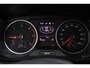 Volkswagen Crafter 35 2.0 TDI L3H3 Highline 140PK / 103kW DSG, NL auto, nieuw door ons geleverd en onderhouden, trekhaak (vaste kogel), LED koplampen, 17" LMV, achteruitrijcamera (Rear View), verwarmbare voorruit, 3 zitplaatsen, parkeersensoren voor en achter (PDC), multifunctioneel stuurwiel, navigatie, DAB+, Apple Carplay & Android Auto, elektrisch verstel-, verwarm- en inklapbare buitenspiegels, ErgoActive bestuurdersstoel met massagefunctie etc.