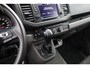 Volkswagen Crafter 35 2.0 TDI L3H3 Highline 140PK / 103kW DSG, NL auto, nieuw door ons geleverd en onderhouden, trekhaak (vaste kogel), LED koplampen, 17" LMV, achteruitrijcamera (Rear View), verwarmbare voorruit, 3 zitplaatsen, parkeersensoren voor en achter (PDC), multifunctioneel stuurwiel, navigatie, DAB+, Apple Carplay & Android Auto, elektrisch verstel-, verwarm- en inklapbare buitenspiegels, ErgoActive bestuurdersstoel met massagefunctie etc.