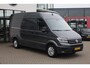 Volkswagen Crafter 35 2.0 TDI L3H3 Highline 140PK / 103kW DSG, NL auto, nieuw door ons geleverd en onderhouden, trekhaak (vaste kogel), LED koplampen, 17" LMV, achteruitrijcamera (Rear View), verwarmbare voorruit, 3 zitplaatsen, parkeersensoren voor en achter (PDC), multifunctioneel stuurwiel, navigatie, DAB+, Apple Carplay & Android Auto, elektrisch verstel-, verwarm- en inklapbare buitenspiegels, ErgoActive bestuurdersstoel met massagefunctie etc.