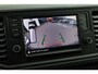 Volkswagen Crafter 35 2.0 TDI L3H3 Highline 140PK / 103kW DSG, NL auto, nieuw door ons geleverd en onderhouden, trekhaak (vaste kogel), LED koplampen, 17" LMV, achteruitrijcamera (Rear View), verwarmbare voorruit, 3 zitplaatsen, parkeersensoren voor en achter (PDC), multifunctioneel stuurwiel, navigatie, DAB+, Apple Carplay & Android Auto, elektrisch verstel-, verwarm- en inklapbare buitenspiegels, ErgoActive bestuurdersstoel met massagefunctie etc.