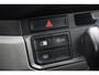 Volkswagen Crafter 35 2.0 TDI L3H3 Highline 140PK / 103kW DSG, NL auto, nieuw door ons geleverd en onderhouden, trekhaak (vaste kogel), LED koplampen, 17" LMV, achteruitrijcamera (Rear View), verwarmbare voorruit, 3 zitplaatsen, parkeersensoren voor en achter (PDC), multifunctioneel stuurwiel, navigatie, DAB+, Apple Carplay & Android Auto, elektrisch verstel-, verwarm- en inklapbare buitenspiegels, ErgoActive bestuurdersstoel met massagefunctie etc.