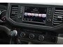 Volkswagen Crafter 35 2.0 TDI L3H3 Highline 140PK / 103kW DSG, NL auto, nieuw door ons geleverd en onderhouden, trekhaak (vaste kogel), LED koplampen, 17" LMV, achteruitrijcamera (Rear View), verwarmbare voorruit, 3 zitplaatsen, parkeersensoren voor en achter (PDC), multifunctioneel stuurwiel, navigatie, DAB+, Apple Carplay & Android Auto, elektrisch verstel-, verwarm- en inklapbare buitenspiegels, ErgoActive bestuurdersstoel met massagefunctie etc.