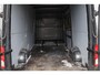 Volkswagen Crafter 35 2.0 TDI L3H3 Highline 140PK / 103kW DSG, NL auto, nieuw door ons geleverd en onderhouden, trekhaak (vaste kogel), LED koplampen, 17" LMV, achteruitrijcamera (Rear View), verwarmbare voorruit, 3 zitplaatsen, parkeersensoren voor en achter (PDC), multifunctioneel stuurwiel, navigatie, DAB+, Apple Carplay & Android Auto, elektrisch verstel-, verwarm- en inklapbare buitenspiegels, ErgoActive bestuurdersstoel met massagefunctie etc.