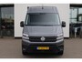 Volkswagen Crafter 35 2.0 TDI L3H3 Highline 140PK / 103kW DSG, NL auto, nieuw door ons geleverd en onderhouden, trekhaak (vaste kogel), LED koplampen, 17" LMV, achteruitrijcamera (Rear View), verwarmbare voorruit, 3 zitplaatsen, parkeersensoren voor en achter (PDC), multifunctioneel stuurwiel, navigatie, DAB+, Apple Carplay & Android Auto, elektrisch verstel-, verwarm- en inklapbare buitenspiegels, ErgoActive bestuurdersstoel met massagefunctie etc.