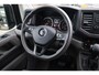 Volkswagen Crafter 35 2.0 TDI L3H3 Highline 140PK / 103kW DSG, NL auto, nieuw door ons geleverd en onderhouden, trekhaak (vaste kogel), LED koplampen, 17" LMV, achteruitrijcamera (Rear View), verwarmbare voorruit, 3 zitplaatsen, parkeersensoren voor en achter (PDC), multifunctioneel stuurwiel, navigatie, DAB+, Apple Carplay & Android Auto, elektrisch verstel-, verwarm- en inklapbare buitenspiegels, ErgoActive bestuurdersstoel met massagefunctie etc.