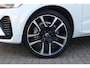 Volvo XC60 Recharge T6 AWD Ultimate Dark | Longe Range | 22'' | Head-up display| Harman Kardon Audiosysteem| Schuif-/ kanteldak| Semi- elektrisch inklapbare trekhaak| Black Edition|