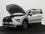 Mitsubishi Eclipse Cross 2.4 PHEV Intense+ | Lichtmetalen velgen 18" | Armsteun voor en achter | Hill hold functie & oplaadmogelijkheid |