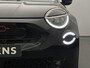 Fiat 600 600e EV RED 54 kWh 156 pk | Navigatie via Apple Carplay/Android Auto | Parkeersensoren Achter | Keyless Start | Volledig Digitaal Instrumentenpaneel | LED Koplampen | DAB Ontvanger | Climate Control | Cruise Control |
