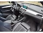 BMW X1 18d sDrive High Executive / head-up display / panoramadak / camera achter / zwart leer