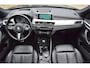 BMW X1 18d sDrive High Executive / head-up display / panoramadak / camera achter / zwart leer