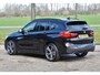 BMW X1 18d sDrive High Executive / head-up display / panoramadak / camera achter / zwart leer