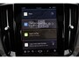 Volvo V60 B3 Plus Dark - Panorama/schuifdak - IntelliSafe Assist - 360° Camera - Harman/Kardon audio - Adaptieve LED koplampen - Verwarmde voorstoelen, stuur & achterbank - Parkeersensoren voor & achter - Standkachel - Elektr. inklapbare trekhaak - 18' LMV