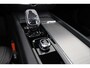 Volvo V60 B3 Plus Dark - Panorama/schuifdak - IntelliSafe Assist - 360° Camera - Harman/Kardon audio - Adaptieve LED koplampen - Verwarmde voorstoelen, stuur & achterbank - Parkeersensoren voor & achter - Standkachel - Elektr. inklapbare trekhaak - 18' LMV