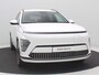 Hyundai Kona Comfort Smart 65.4 kWh / Dodehoek sensor / Navigatie /  Achteruitrijcamera / Elektrische achterklep /
