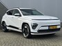 Hyundai Kona Comfort Smart 65.4 kWh / Dodehoek sensor / Navigatie /  Achteruitrijcamera / Elektrische achterklep /