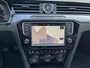 Volkswagen Passat Variant 1.6 TDI R-Line Panoramadak Virtual cockpit LED koplampen Camera Trekhaak KESSY Stoelverwarming Highline R line