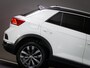 Volkswagen T-Roc 1.0 TSI Style (APPLE CARPLAY / ANDROID AUTO, ADAPTIVE CRUISE CONTROL, CLIMATE CONTROL, LICHTMETALEN VELGEN, NAP)