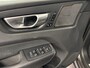Volvo XC60 Recharge T6 AWD Plus Dark | Lightning Pack | Harman Kardon | 360o camera | Getint glas | | Achterbank verwarmd | Achterstoelen verwarmd | Apple Carplay/Android Auto|telefoonintegratie premium