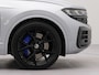 Volkswagen Touareg 3.0 TSi eHybrid 4MOTION R 462pk | Full options | Luchtvering | Trekhaak | Panoramadak |