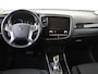 Mitsubishi Outlander 2.4 PHEV Pure 225 pk Automaat | Stoel- en Stuurverwarming l | Trekhaak | Camera |