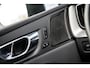Volvo XC60 2.0 Recharge T6 AWD R-Design | Trekhaak | 21" | Adaptieve Cruise Control | Donker Glas | Stoel en Stuurverwarming | 360 Camera | Panoramadak |