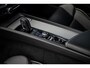 Volvo XC60 2.0 Recharge T6 AWD R-Design | Trekhaak | 21" | Adaptieve Cruise Control | Donker Glas | Stoel en Stuurverwarming | 360 Camera | Panoramadak |