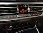 BMW 3-Serie 330e Sport Line 18"/Adaptieve cruise/Stuur + stoelverwarming/PDC v+a/Sportstoelen + memory + elektrisch/HiFi/Apple Carplay & Android Auto