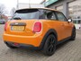 MINI One Mini 1.2 Business betreft een van binnen en buiten mooie en technisch goede Mini rondom 17"lm velgen met nieuwe banden.