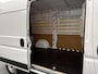 Peugeot Boxer L2H2 Zwaar 3.5t 140 pk | Parkeersensoren Voor en Achter | Airco | Trekhaak | Zijschuifdeur Rechts | LED Dagrijverlichting | Mistlampen Voor | Volwaardig Reservewiel |