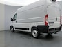 Peugeot Boxer L2H2 Zwaar 3.5t 140 pk | Parkeersensoren Voor en Achter | Airco | Trekhaak | Zijschuifdeur Rechts | LED Dagrijverlichting | Mistlampen Voor | Volwaardig Reservewiel |