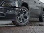 Dodge Ram 1500 5.7 V8 4x4 Crew Cab Limited Night Multifunctional Tailgate |Digitaal Cluster |Luchtvering |Head-up Display |Rijklaarprijs | STOCK Clearance! Gratis LPG en Cover