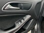 Mercedes-Benz A-klasse 180 Ambition|NWE APK|AMG|NAP|Carplay|Camera|Afn Trehaak|18" LM|Sportstoelen|Pdc V+A.