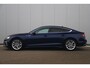 Audi A5 Sportback 35 TDI S-Line edition Automaat Navarra Blue Full LED Wegklapbare Trekhaak Virtual Cockpit Navigatie Achteruitrijcamera Clima Cruise Parkeersensor Half Leder Sportstoelen Draadloos Carplay