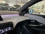Peugeot e-5008 New | GT | Navigatie | Apple Carplay en Androidauto | Stoelverwarming | 7 persoons uitvoering | Airco | Alcantara stoelen |
