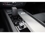 Volvo XC60 Recharge T6 AWD Plus Dark - LONG RANGE - Luchtvering - Panorama/schuifdak - IntelliSafe Assist & Surround - 360º Camera - Harman/Kardon audio - Adaptieve LED koplampen - Verwarmde voorstoelen, stuur & achterbank - Parkeersensoren voor & achter - Elektr. bedienb. voorstoelen met geheugen - Draadloze tel. lader - Extra getint glas - Elektr. inklapbare trekhaak - 21' LMV