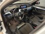 BMW X1 xDrive25e High Executive M Sport 18"/Panoramadak/Head-up/Adaptieve cruise/Sportstoelen/Stoelverwarming/Camera/LED/Keyless/PDC v+a