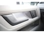 Volkswagen Crafter 30 2.0 TDI L3H3 Trendline 140PK / 103kW, BPM vrij, achteruitrijcamera, navigatie- en multimediapakket, achterdeuren met vergrote openingshoek, cruise control, LED-laadruimteverlichting, middelhoog dak (h3), stoelbekleding stof robuust "marathon", parkeersensoren voor en achter (pdc), trekhaak met vaste kogel (inclusief aanhangwagenstabilisator), volwaardig reservewiel (inclusief boordgereedschap en krik), DAB+ ontvanger, Apple Carplay / Android Auto, climatic airconditioning etc.