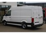 Volkswagen Crafter 30 2.0 TDI L3H3 Trendline 140PK / 103kW, BPM vrij, achteruitrijcamera, navigatie- en multimediapakket, achterdeuren met vergrote openingshoek, cruise control, LED-laadruimteverlichting, middelhoog dak (h3), stoelbekleding stof robuust "marathon", parkeersensoren voor en achter (pdc), trekhaak met vaste kogel (inclusief aanhangwagenstabilisator), volwaardig reservewiel (inclusief boordgereedschap en krik), DAB+ ontvanger, Apple Carplay / Android Auto, climatic airconditioning etc.