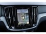Volvo V60 Cross Country B5 AWD Automaat Pro | Navi | 360 Camera | Stoel-/Achterbank-/Stuurverwarming | Adaptieve Cruise | Standkachel | Full LED Koplampen | BLIS | Harman Kardon Audio | Elek. Stoelen | Dodehoekdetectie | Park Assist | Memory | Getint Glas