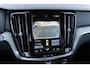 Volvo V60 Cross Country B5 AWD Automaat Pro | Navi | 360 Camera | Stoel-/Achterbank-/Stuurverwarming | Adaptieve Cruise | Standkachel | Full LED Koplampen | BLIS | Harman Kardon Audio | Elek. Stoelen | Dodehoekdetectie | Park Assist | Memory | Getint Glas