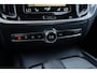 Volvo V60 Cross Country B5 AWD Automaat Pro | Navi | 360 Camera | Stoel-/Achterbank-/Stuurverwarming | Adaptieve Cruise | Standkachel | Full LED Koplampen | BLIS | Harman Kardon Audio | Elek. Stoelen | Dodehoekdetectie | Park Assist | Memory | Getint Glas