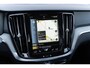 Volvo V60 Cross Country B5 AWD Automaat Pro | Navi | 360 Camera | Stoel-/Achterbank-/Stuurverwarming | Adaptieve Cruise | Standkachel | Full LED Koplampen | BLIS | Harman Kardon Audio | Elek. Stoelen | Dodehoekdetectie | Park Assist | Memory | Getint Glas
