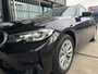 BMW 3-Serie Touring Hybride 330e | AUTOMAAT | CARPLAY/ANDROID | CAMERA | NAVI | CRUISE CONTROL | CLIMATE CONTROL | PDC V+A | LMV | STOELVERWARMING | ELEKTR. ACHTERKLEP | LICHT+REGEN SENSOR | LED | BLUETOOTH