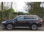 Mitsubishi Outlander 2.0 PHEV Premium 203PK 4WD | NL-Auto | Camera | Trekhaak | Carplay | Standkachel | Keyless | Stoel- & stuurverwarming | Allweathers | LED / Xenon