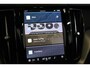 Volvo XC60 T8 Recharge AWD Ultimate Dark Volvo XC60 T8 Plug-in hybrid AWD Ultimate Dark - LONG RANGE - Panorama/schuifdak - IntelliSafe Assist & Surround - 360º Camera - Verwarmde voorstoelen, stuur & achterbank - Parkeersensoren voor & achter - Elektr. bedienb. voorstoelen met geheugen - Draadloze tel. lader - Head up display - Extra getint glas - 20' LMV