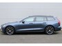 Volvo V60 B3 Mild Hybrid Momentum Advantage | Lederen Bekleding | Adaptieve Cruise Control Met Pilot Assist | Stuurverwarming | Stoelverwarming | Parkeersensoren Voor & Achter | Achteruitrijcamera | DAB+| Apple CarPlay/Android Auto | 17" Lichtmetalen Velgen | Connected Services Met Volvo On Call