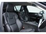 Volvo V60 B3 Mild Hybrid Momentum Advantage | Lederen Bekleding | Adaptieve Cruise Control Met Pilot Assist | Stuurverwarming | Stoelverwarming | Parkeersensoren Voor & Achter | Achteruitrijcamera | DAB+| Apple CarPlay/Android Auto | 17" Lichtmetalen Velgen | Connected Services Met Volvo On Call