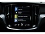 Volvo V60 B3 Mild Hybrid Momentum Advantage | Lederen Bekleding | Adaptieve Cruise Control Met Pilot Assist | Stuurverwarming | Stoelverwarming | Parkeersensoren Voor & Achter | Achteruitrijcamera | DAB+| Apple CarPlay/Android Auto | 17" Lichtmetalen Velgen | Connected Services Met Volvo On Call